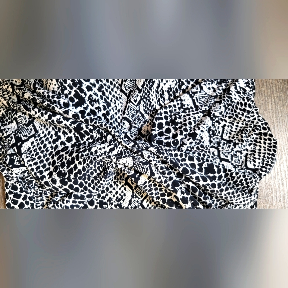Boston Proper Twist Tummy One-Piece Swimsuit Women's 16 Snake Print Slimming EUC - Picture 4 of 8